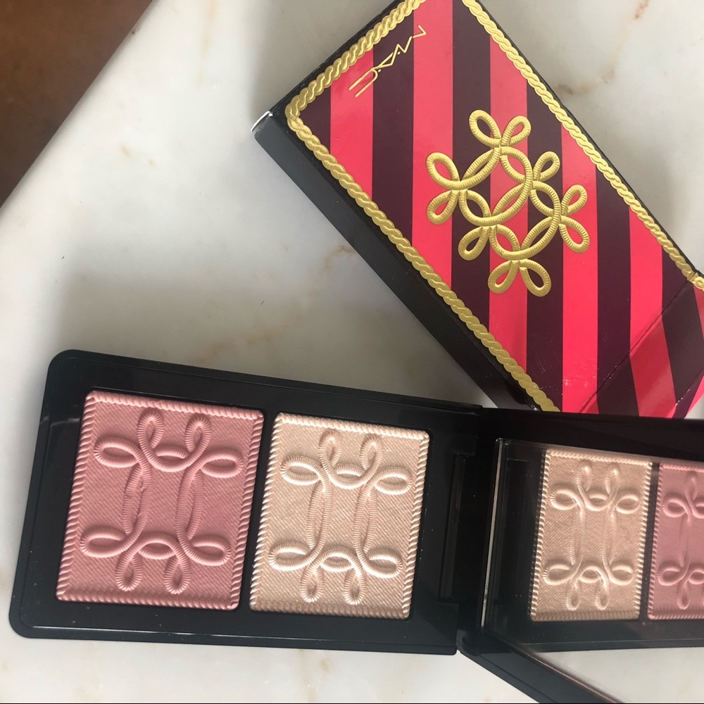 Brand new MAC Nutcracker Highlighter